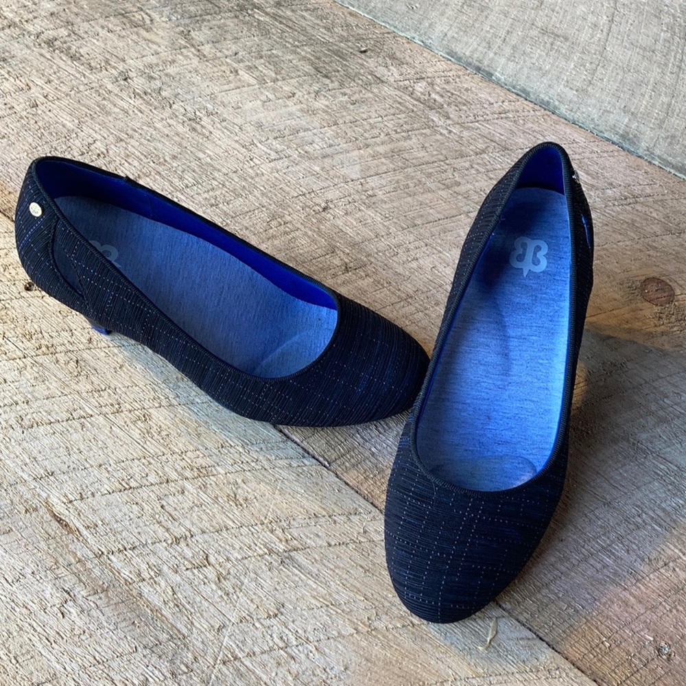 Size 6 Betabrand black and blue heels